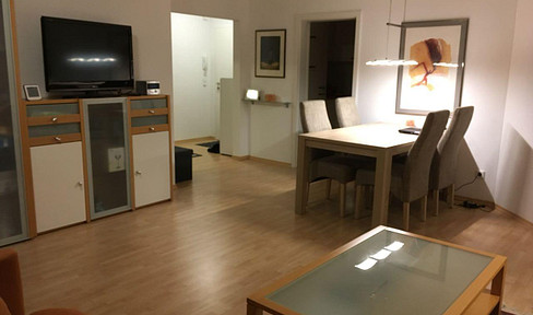 Möblierte 2-Zimmer-Dachgeschosswohnung mit großem Balkon & Stauraum – frei ab Mai