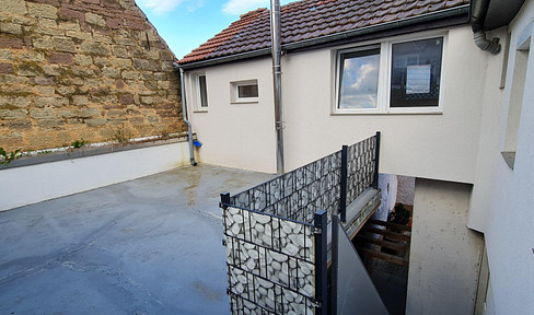 Bright 2-room apartment with large terrace in a quiet location