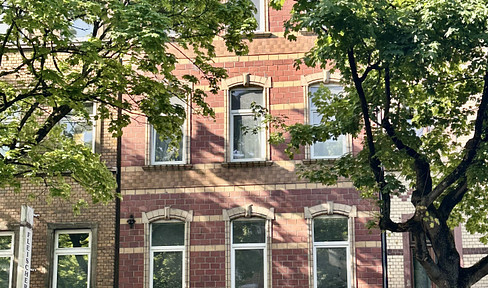 Light-flooded 2-room condominium - completely renovated & ready for immediate occupancy