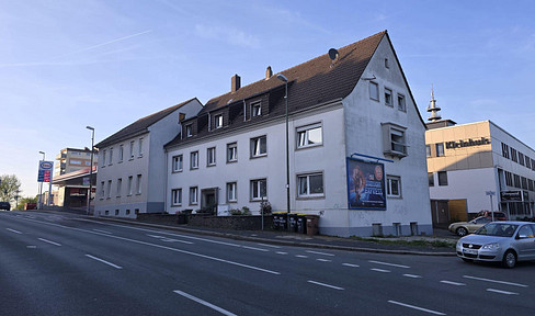 Investment in Lüdenscheid: Well-maintained multi-family house ensemble with 10 units and garages