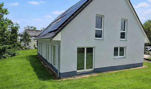 Erstbezug im Neubau: Familienfreundliches Haus in geschützter Lage - Beschreibung lesen!