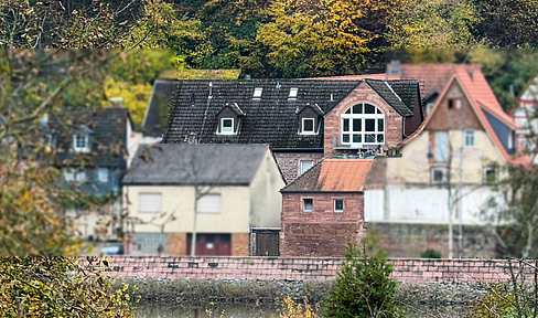Old town MFH with view of the Main, roof terrace & development potential - commission-free