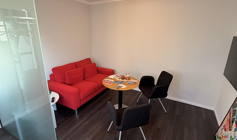 Commercial unit with 4.5 rooms – ideal for an office, medical practice, or similar use.