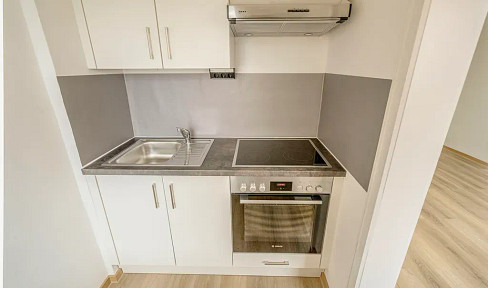 Newly renovated 1-bedroom apartment with a large balcony and a brand new fitted kitchen, located in Burghausen.