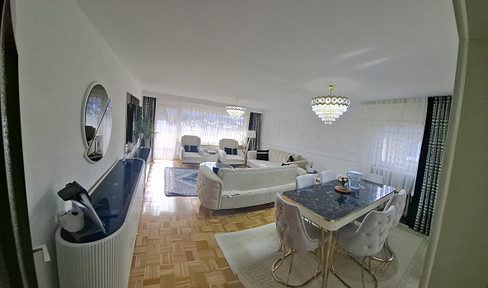 Stylish living in Winnenden: Sun-drenched 4-room apartment with a stunning view.