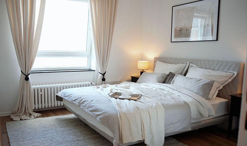 Elegant, fully furnished apartment with elevator, located near Alte Rathaus Park.