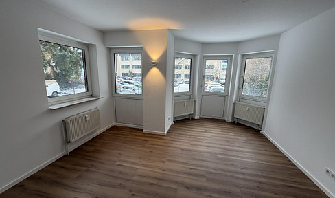 Kernsanierte 2-Zimmer-Wohnung mit gr. Wohnküche, ideal f. 2er-WG oder Homeoffice, separates WC