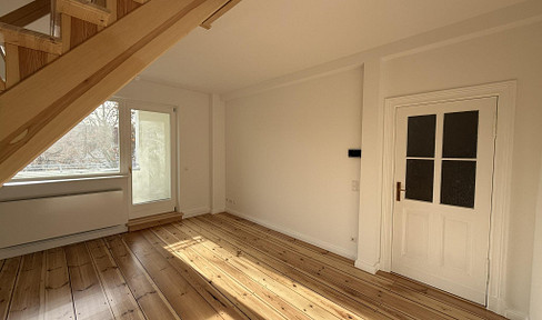 Available, unfurnished 2.5-room apartment in Lichterfelde-West.