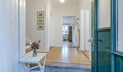 Gem of a Property in Maikammer – Detached family home with a garden and charming features, located in a peaceful area.