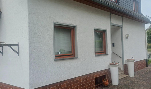 Detached house with a separate apartment.