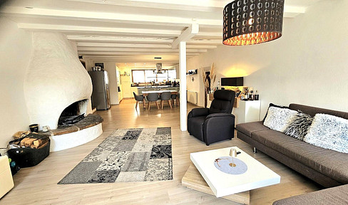 Exceptional ground-floor garden apartment, 260 square meters, with many potential uses, offering a return on investment of up to 10%.