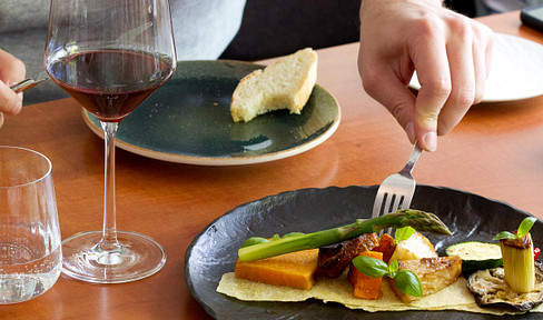 P-Berg Hotspot: Restaurant in a prime location, available immediately.