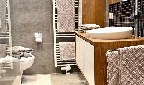 Fully furnished, you are looking for that special bright apartment with balcony and great furnishings