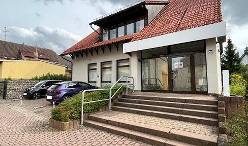 Modern commercial unit-ideal for office/practice/shop