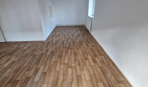 Spacious 4-room apartment with balcony on the first floor - quiet location in Berlin-Spandau