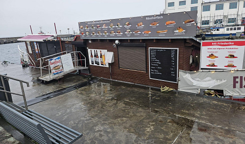 Imbissschiff mit Liegeplatz