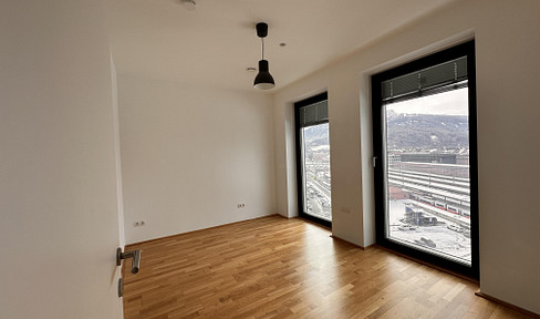Free of commission: Sunny, spacious, modern 2-room apartment with a view over Innsbruck. 8th floor!