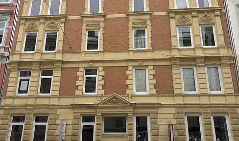 Charming apartment in an old building with potential in a prime location in St. Georg *** without estate agent ***