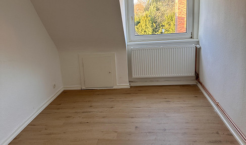 Bright 3-room apartment in front of the Wellingsbüttel S-Bahn station
