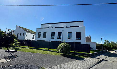 Modern new-build corner terraced house energy class A+ with garden and parking space in HANGELAR