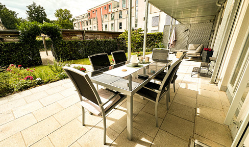 Exclusive ground floor apartment with house character: 46 m² covered terrace, garden, A+ energy, 2 carports