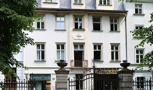 Historic residential and commercial building complex with a guest house in Berlin-Mitte – Sophienstraße.