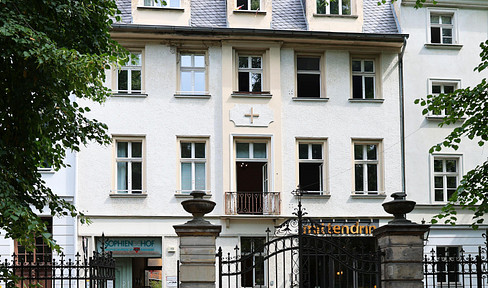 Historisches Wohn- und Geschäftshausensemble mit Gästehaus in Berlin-Mitte – Sophienstraße
