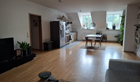 Spacious 120 m² top floor apartment in a prime location