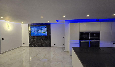 As good as new&high quality 4 room maisonette condominium in a good location in Hamburg. 2x bathroom en suite