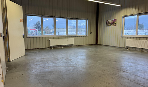 Lagerhalle / Produktionshalle mit Büroräumen