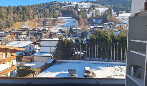 3-room attic apartment for sale in Kirchberg