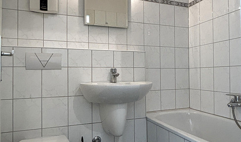 Attractive 2-room apartment with garage - near Barmer Anlagen