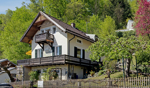 Two-family house with magnificent alpine views in Wolfratshausen for sale >FREE OF PROVISION<