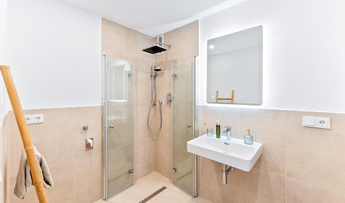 Ready-to-occupy 3-room apartment with balcony, elevator & parking space - quiet view of the countryside