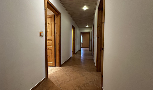 4-room apartment with balcony, elevator and cellar room for rent!