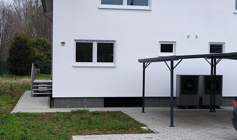 NEUBAU! Einzugsfertig! Effiziente Doppelhaushälfte am Bach! Ruhig, sonnig!