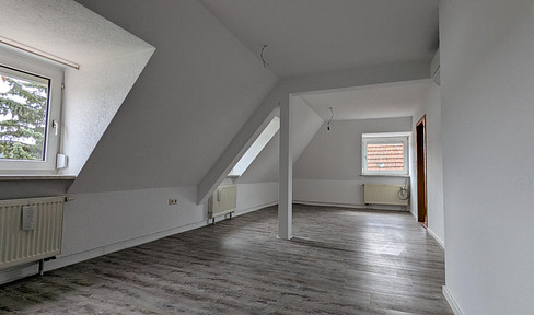 Spacious 3-room apartment with fitted kitchen in the center of Sonneberg