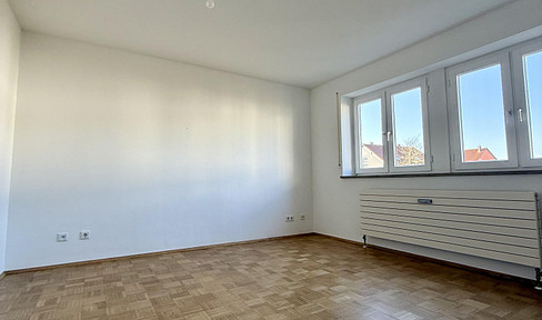 Frisch renovierte 3-Zimmer-Wohnung mit 3 Balkonen, TG, Abstell- & Hobbyraum