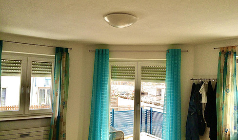 3 Zimmer Wohnung, 3 Balkone, 2 WC´s, 2 Stellplätze 1 Hobbykeller