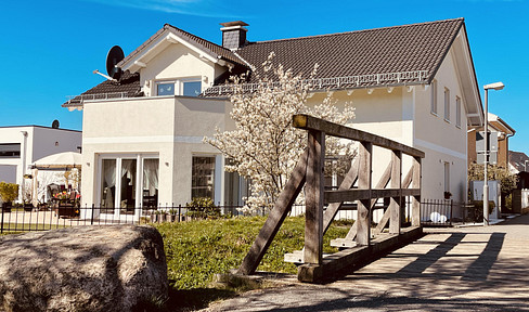 Exclusive 3-room first floor apartment (141m²) with garden and large terrace in Usingen