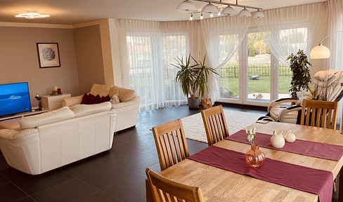 Exclusive 3-room first floor apartment (141m²) with garden and large terrace in Usingen