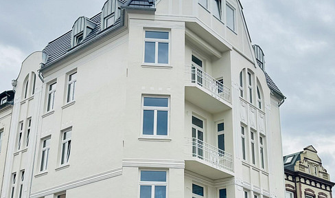 3 - 4 rooms * 2 balconies * renovated art nouveau style near the old town island