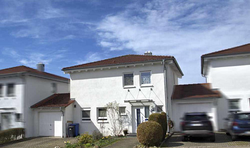 Platz für die ganze Familie | Freistehendes Einfamilienhaus mit PV-Anlage