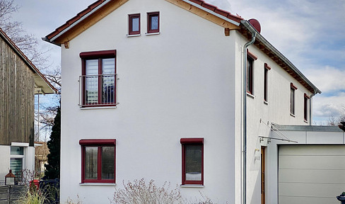 Sustainable architect's house in the countryside