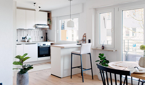 Modern, renovated and light-flooded 2.5-room apartment with a unique floor plan