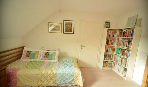 Cozy 4-room attic apartment with garden, commission-free