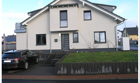 Modern DHH (built in 2020) in Ranstadt - commission-free, air heat pump & carport permit