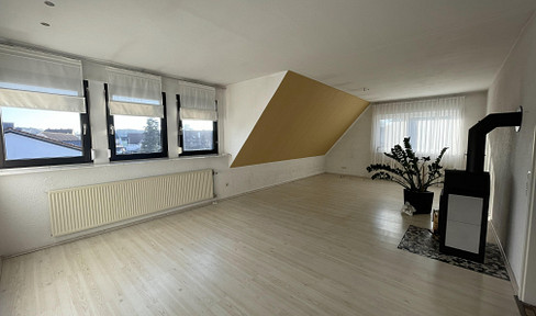 Große 5-Zimmer-DG-Wohnung inkl. EBK, Kaminofen u. herausragendem Preis-Leistungsverhältnis