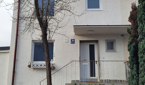 Free of commission! Terraced corner house with development potential in a quiet prime location in Munich-Moosach