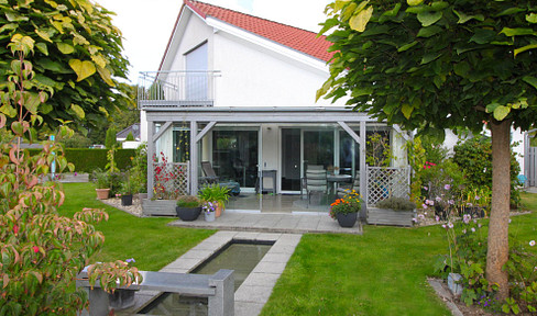 Modernes KfW 40 Haus mit zukunftssicherer Erdwärmepumpe in Top-Lage